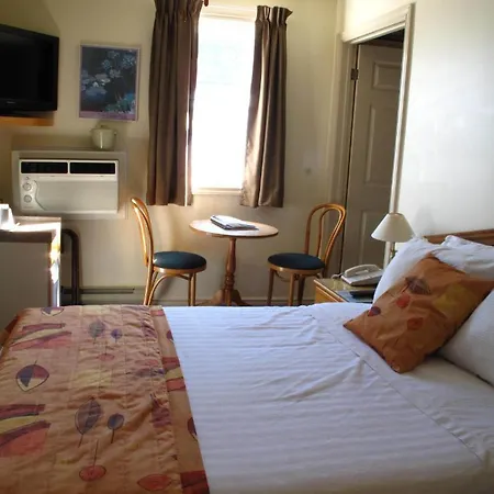 Brigantine Inn Lunenburg Room photo